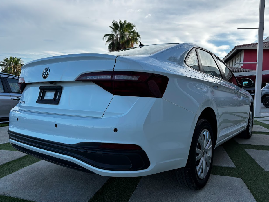 Volkswagen JETTA Lateral derecho 6